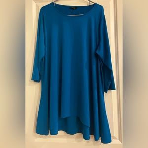 Dress up! Dress down! 2X Teal tunic perfect for any occasion!
